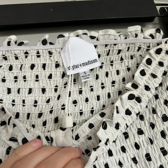 Skylar + Madison White and Black Flutter Sleeve Crop Blouse - Picture 3 of 3